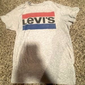levi t shirt